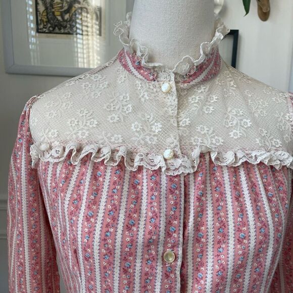 Vintage 70s Cottage Core Country Bicentennial Blouse Calico Lace S - Picture 2 of 9